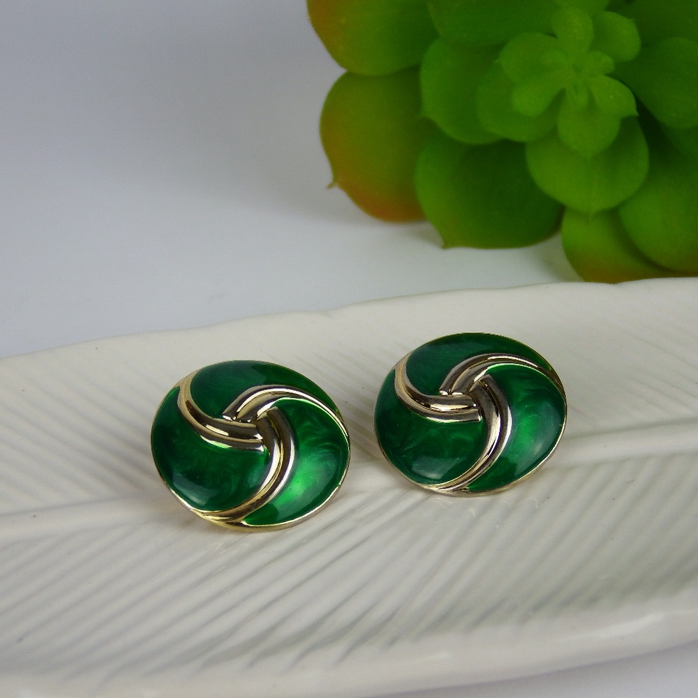 Vintage Emerald color clip earrings